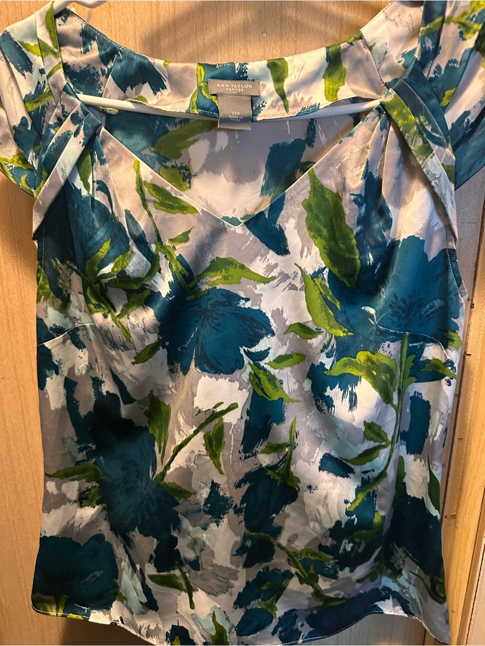 Ann Taylor Printed V-Neck Blouse in Teal, Green, Cream